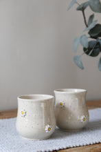 Load image into Gallery viewer, Daisy Cups 🌸 #047
