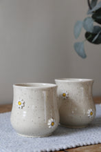 Load image into Gallery viewer, Daisy Cups 🌸 #047
